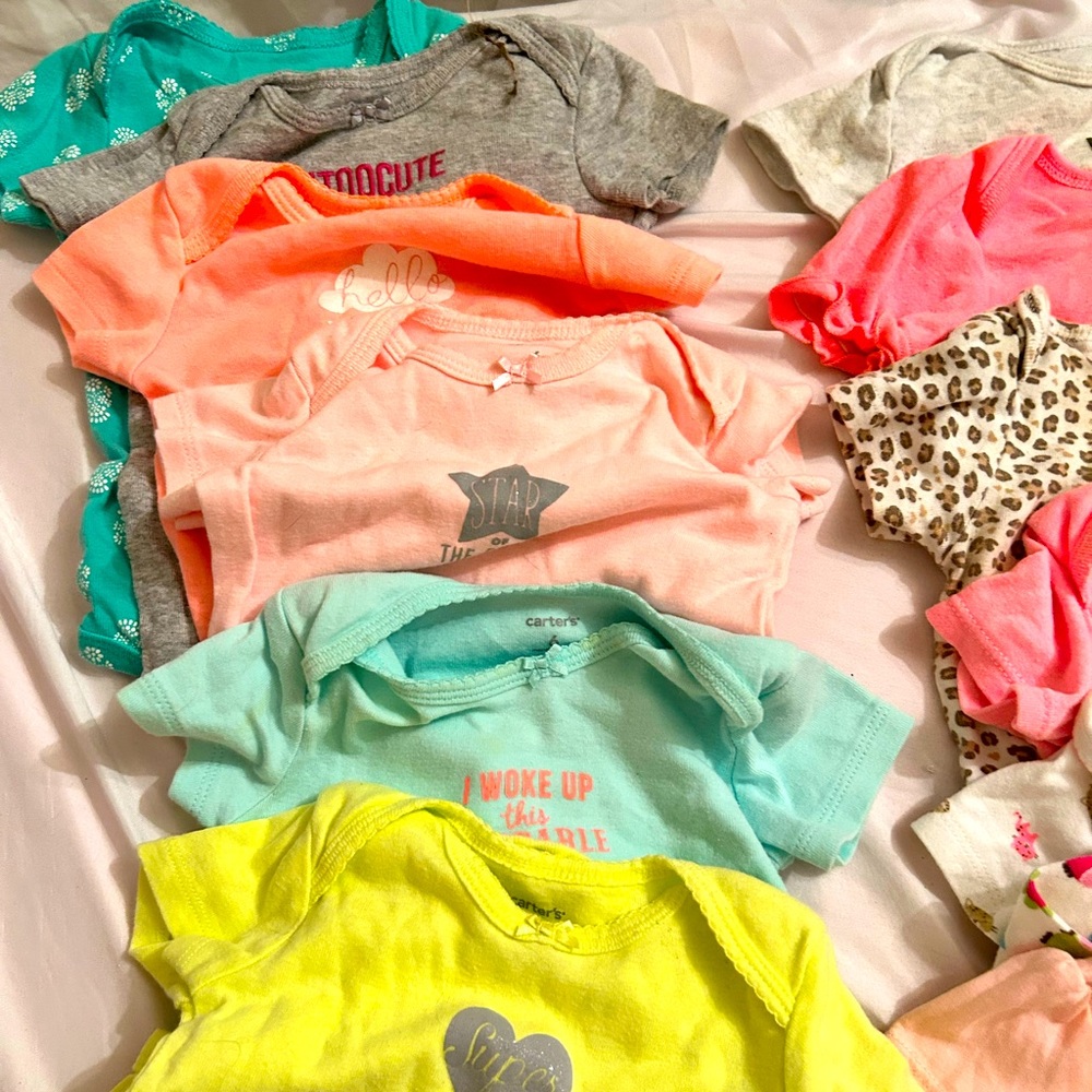 Carters lot of 6 band new onesies!